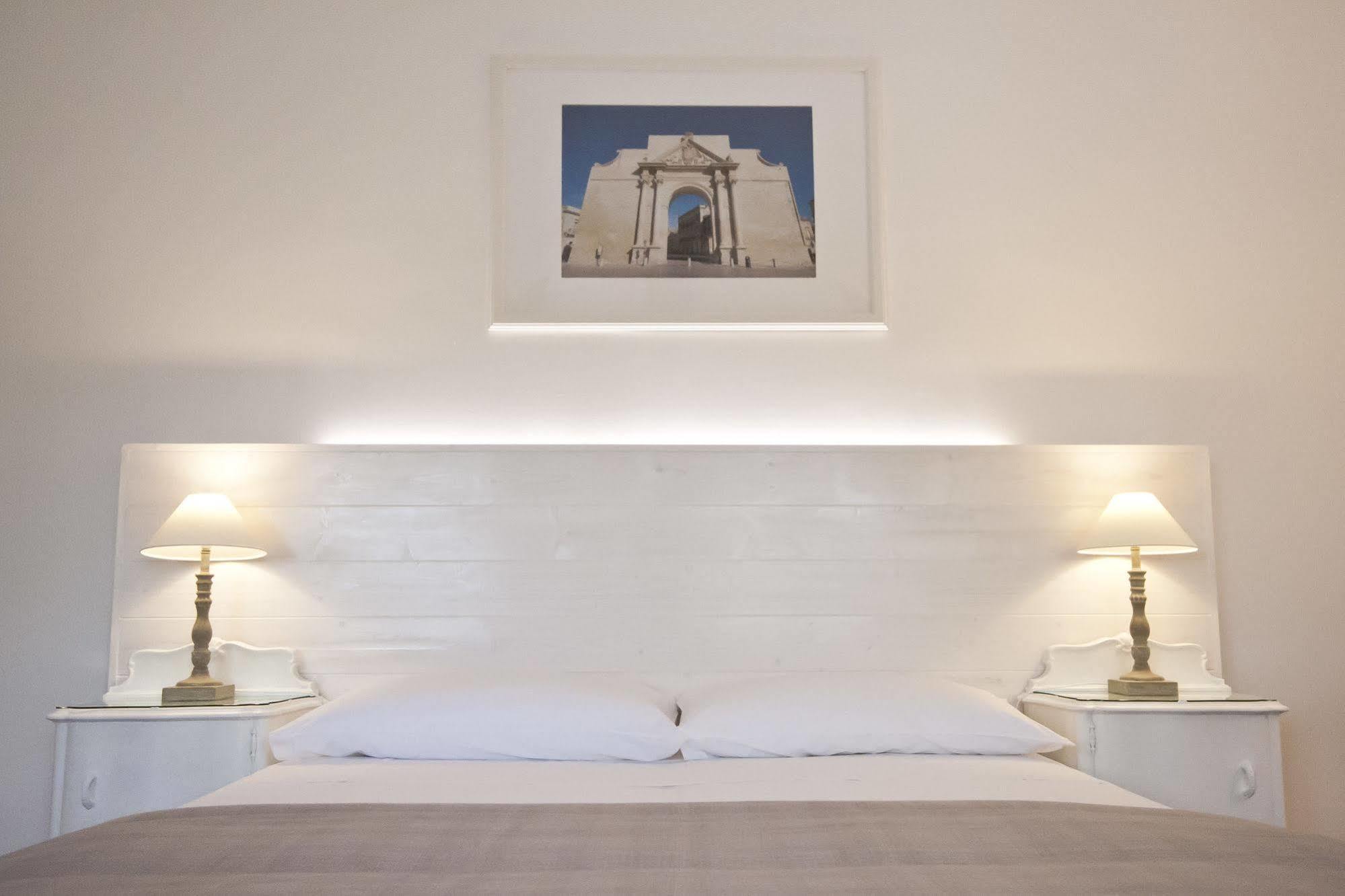And So Bed & Breakfast เลชเช ภายนอก รูปภาพ